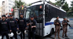 تركيا: اعتقال 13 شخصا على خلفية العنف ضد السوريين في قيصري….