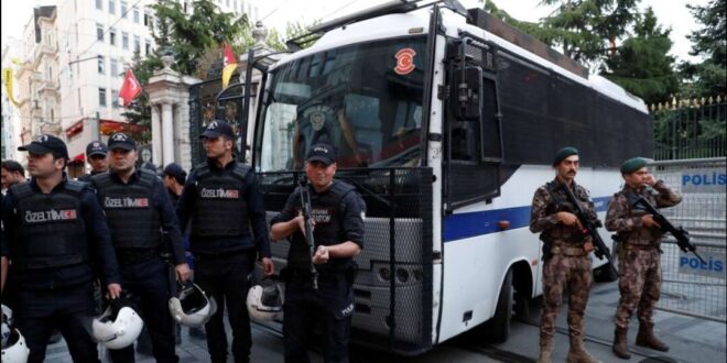 تركيا: اعتقال 13 شخصا على خلفية العنف ضد السوريين في قيصري….